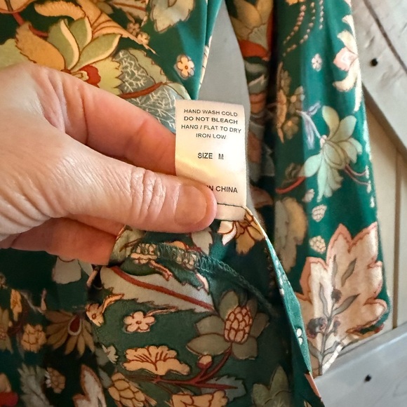 Acoa Desert Express Satin Floral Tunic by VICI - Picture 9 of 13